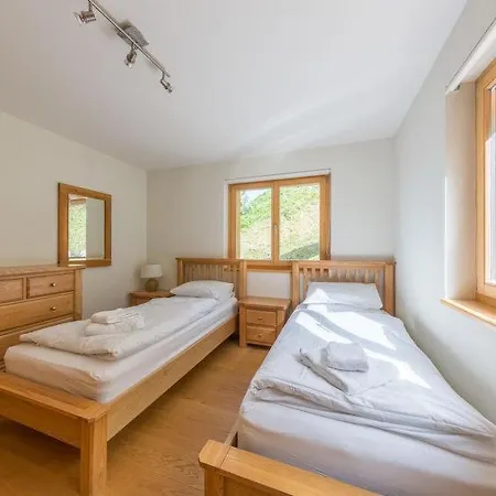 Haute Sleeps 10 Wifi 度假居